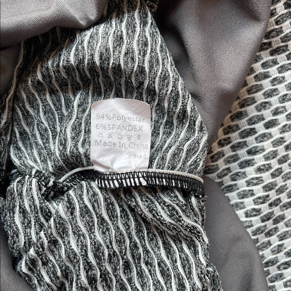 High waisted butt scrunch leggings f-12 used in good condition - Picture 3 of 4